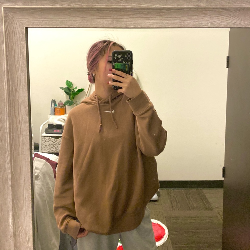 SOLD ON DEPOP Brown Nike hoodie